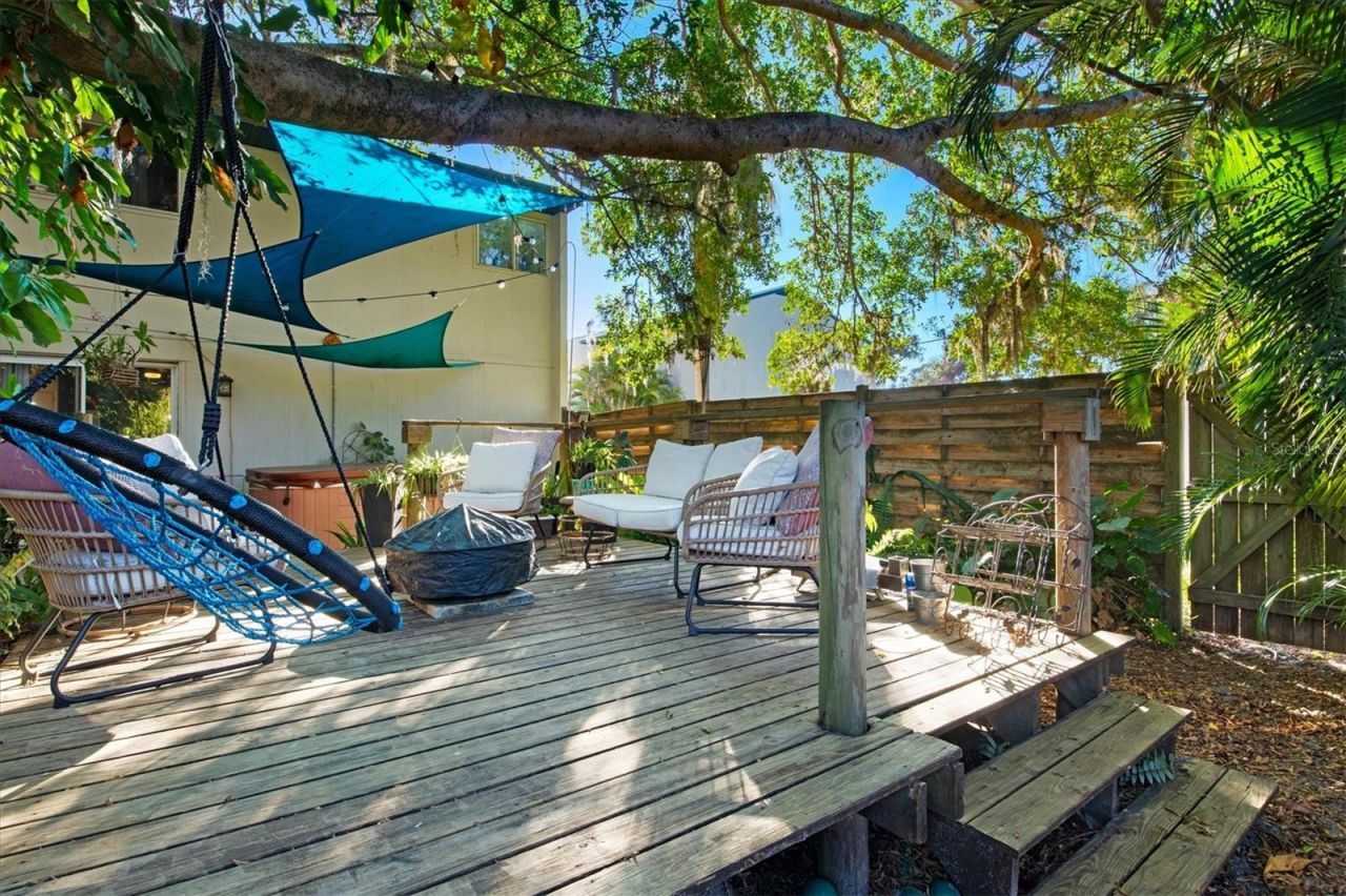 903 Byron Lane, Sarasota, FL 34243 Photo