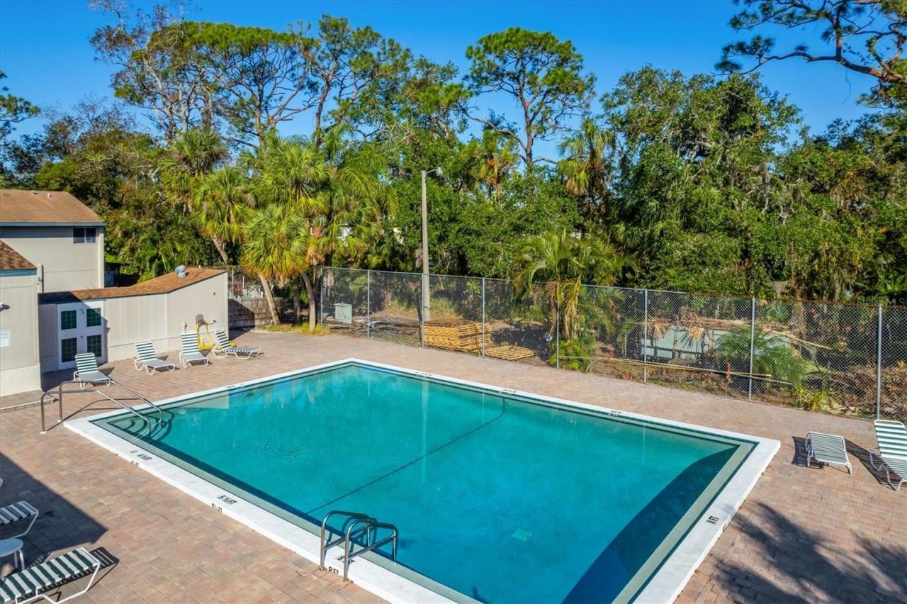 903 Byron Lane, Sarasota, FL 34243 Photo