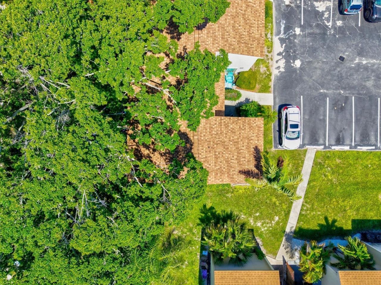 903 Byron Lane, Sarasota, FL 34243 Photo