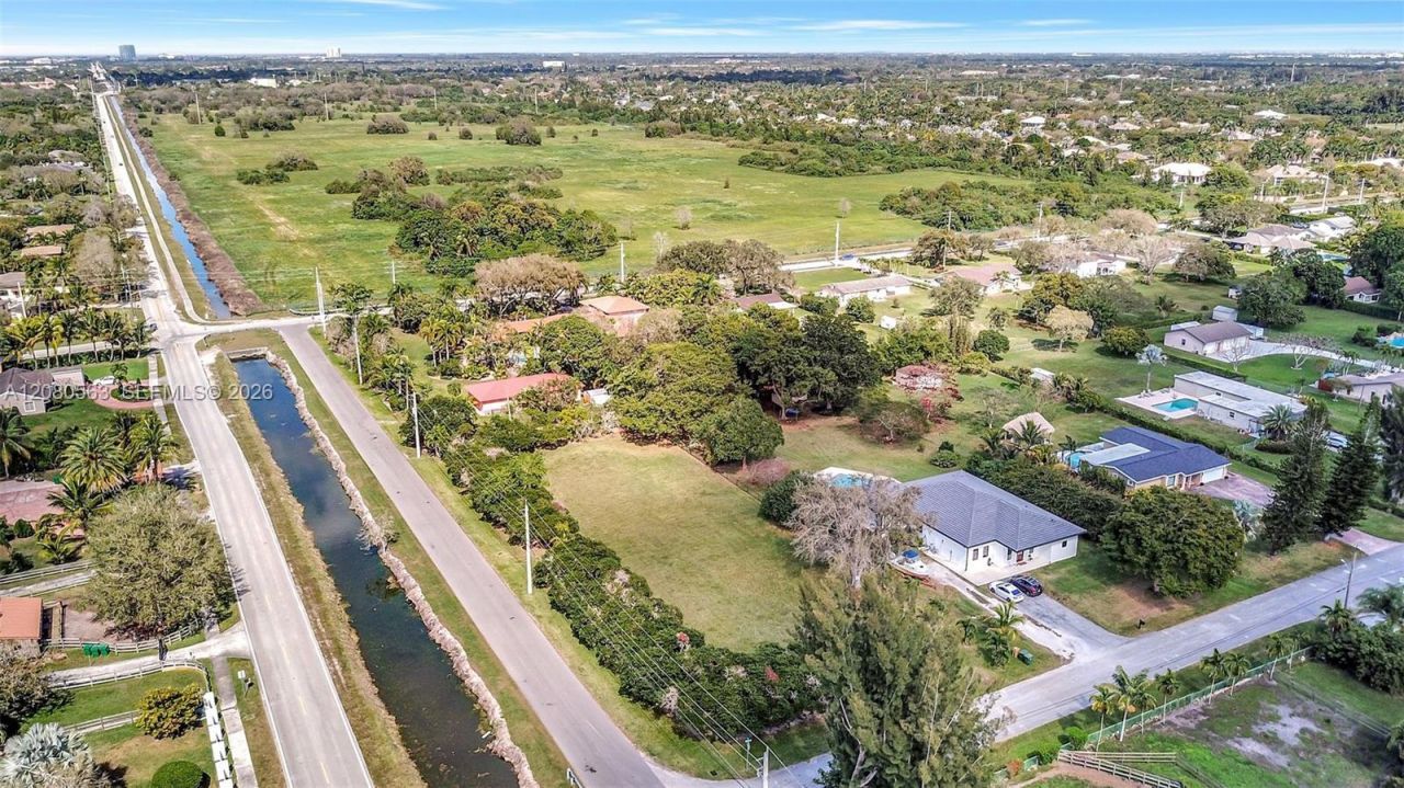 28 SW Street, Davie, FL 33330 Photo