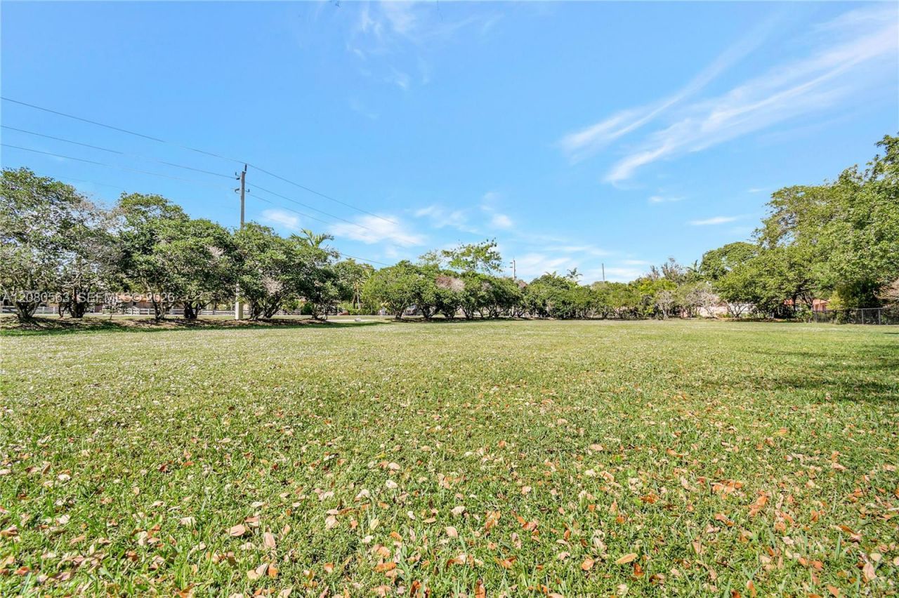 28 SW Street, Davie, FL 33330 Photo