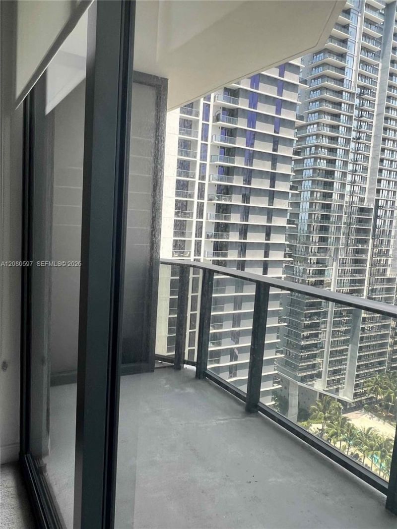 45 SW 9th St, Unit 2809, Miami, FL 33130 Photo