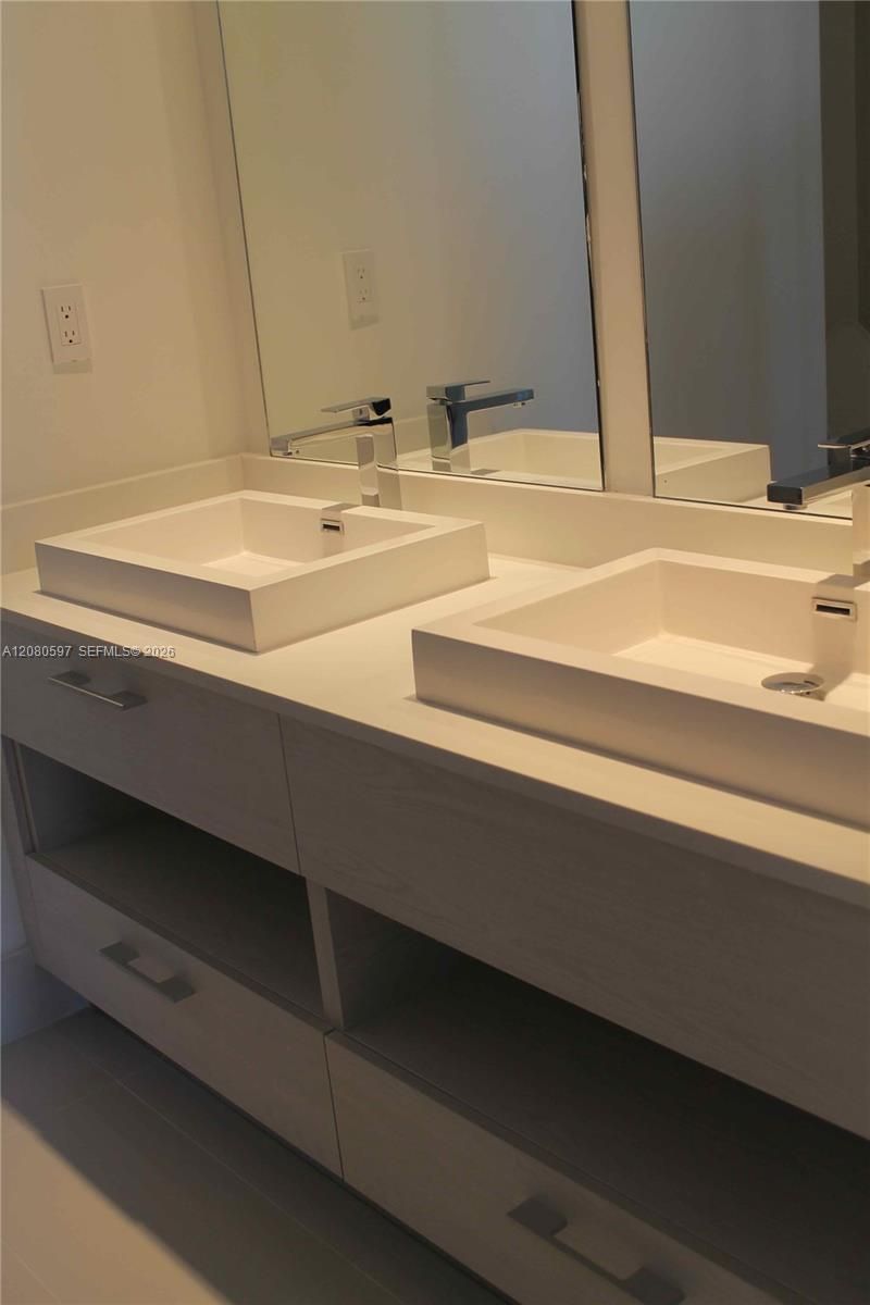 45 SW 9th St, Unit 2809, Miami, FL 33130 Photo