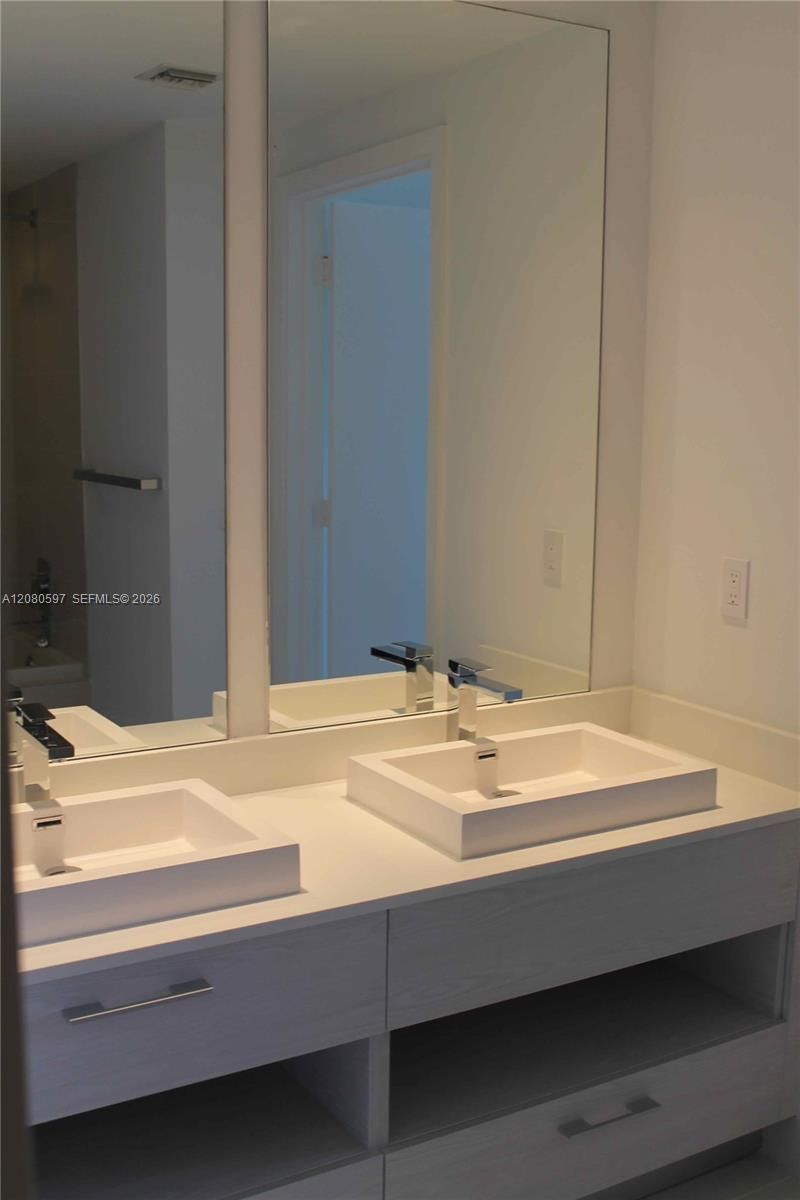 45 SW 9th St, Unit 2809, Miami, FL 33130 Photo