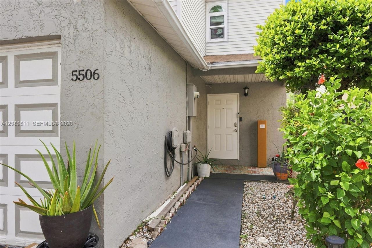 5506 NW 22nd St, Lauderhill, FL 33313 Photo