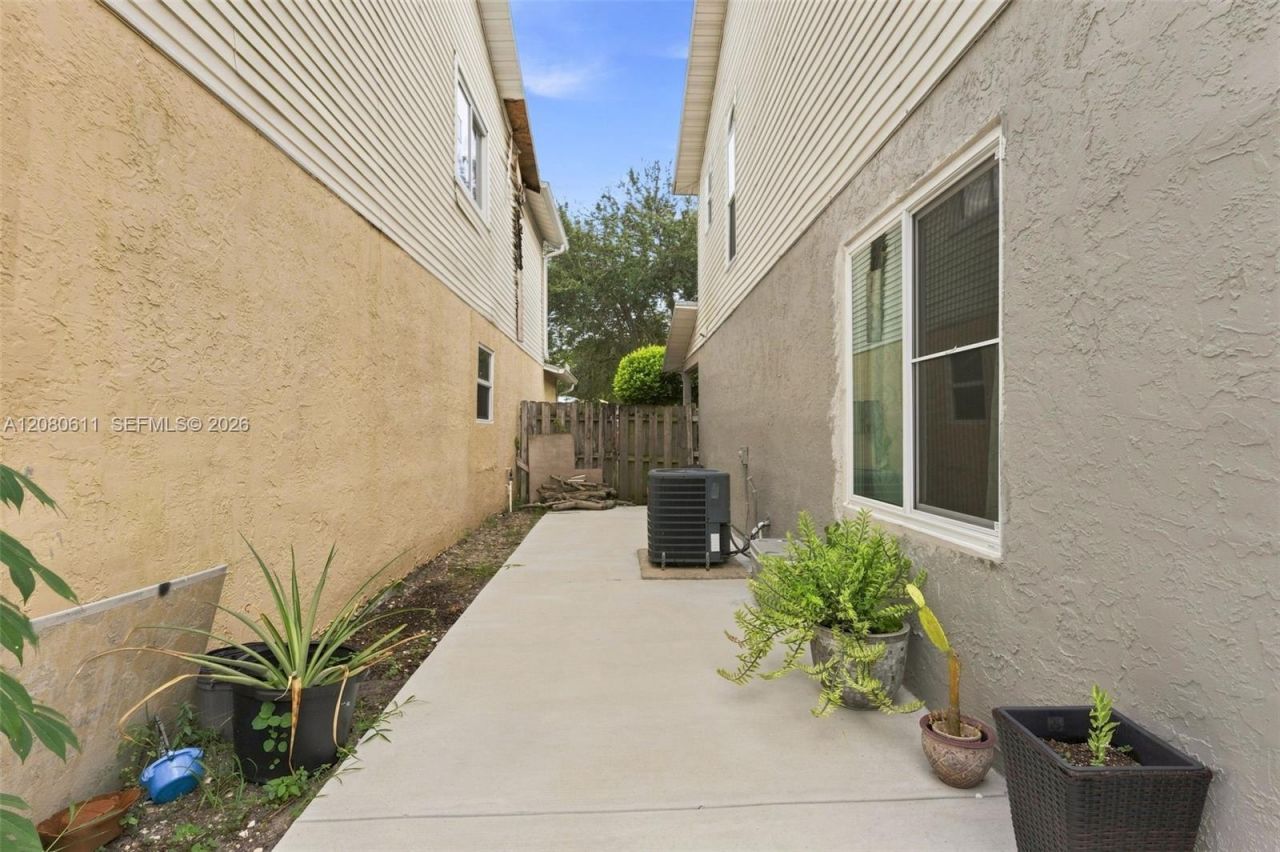 5506 NW 22nd St, Lauderhill, FL 33313 Photo