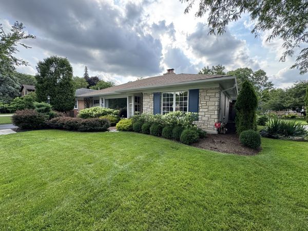 6618 N Lightfoot Avenue , Chicago, IL 60646