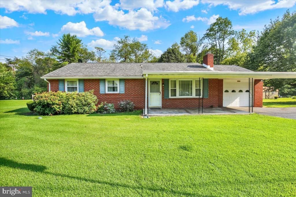 109 CASCADES LANE, LEESPORT, PA 19533