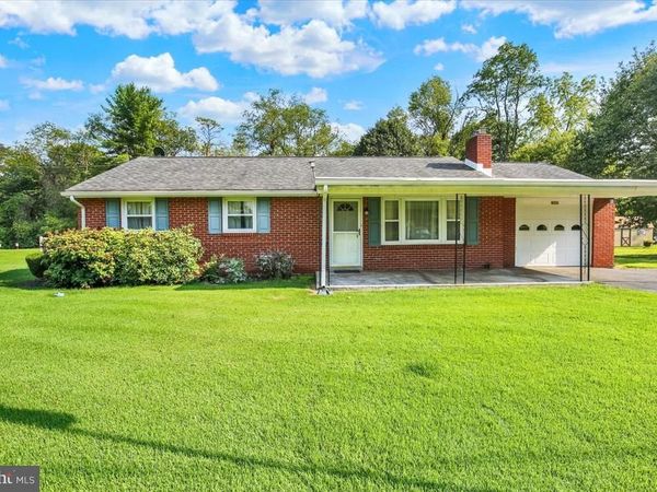 109 CASCADES LANE, LEESPORT, PA 19533