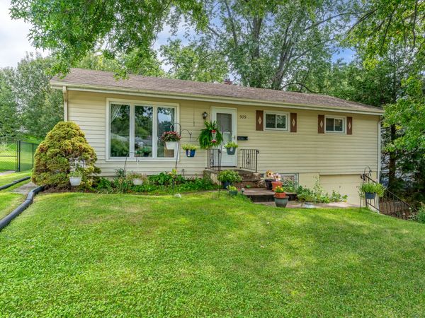 979 N Lincoln Avenue, Davenport, IA 52804