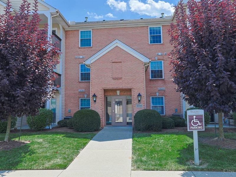 4350 Regency Ridge Court, Unit 305, Green Township, OH 45248 Photo 2