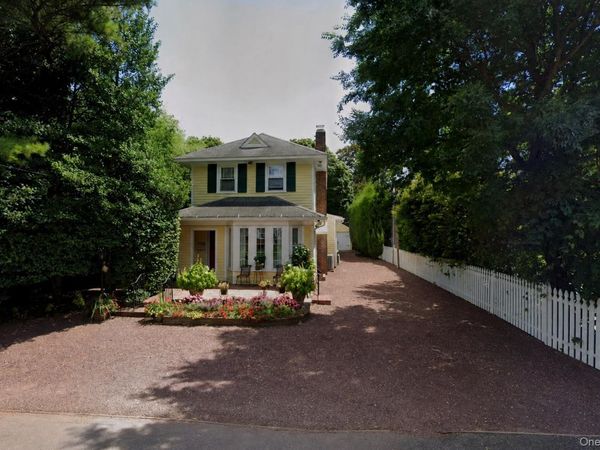 259 Pearsall Place , Lawrence, NY 11559