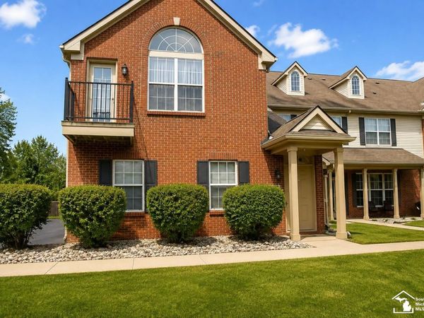 23445 Williamsburg Circle, Woodhaven, MI 48183