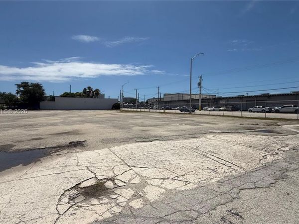 15151 W Dixie Hwy , North Miami Beach, FL 33162