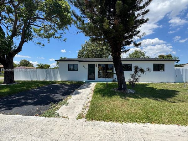 2251 NW 193rd Ter , Miami Gardens, FL 33056