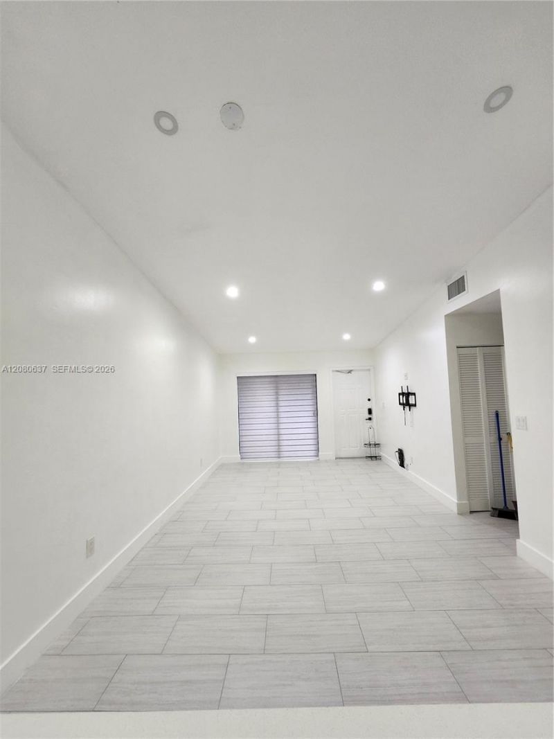 18224 Mediterranean Blvd , Unit 8-17, Hialeah, FL 33015 Photo