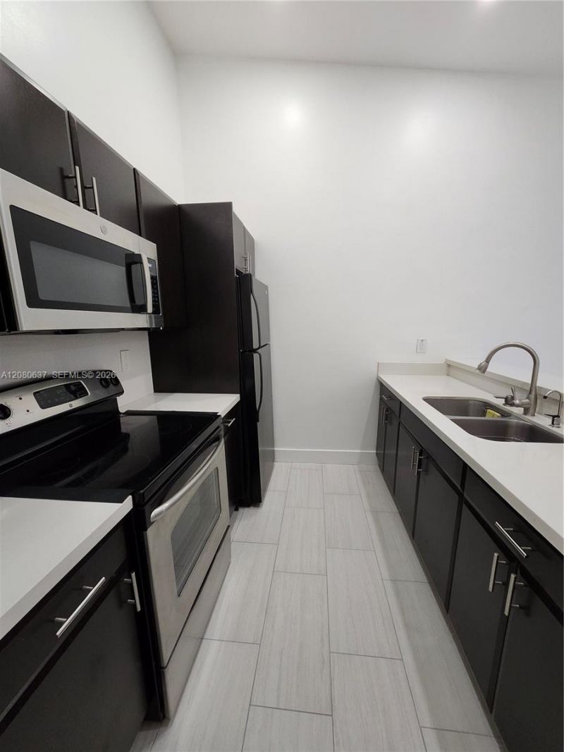 18224 Mediterranean Blvd , Unit 8-17, Hialeah, FL 33015 Photo