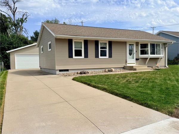 4208 Benton Street NE, Cedar Rapids, IA 52402