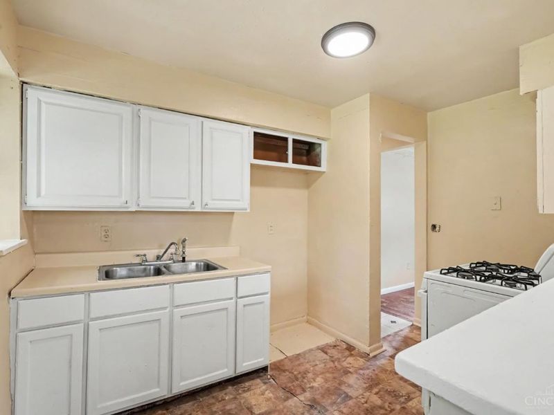 6100 W Fordham Place, Silverton, OH 45213 Photo 4