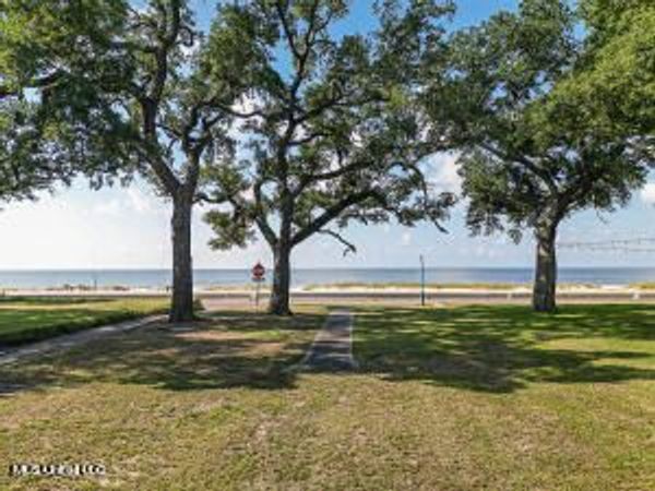 500 E Beach Boulevard, Gulfport, MS 39507