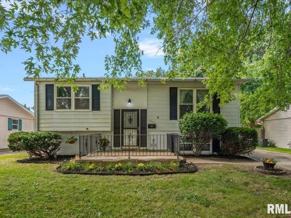 1821 Denton Drive, Springfield, IL 62702