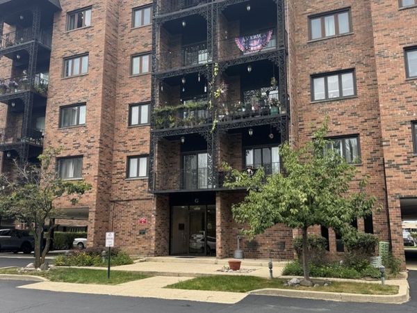 9374 Landings Lane , Unit 201, Des Plaines, IL 60016