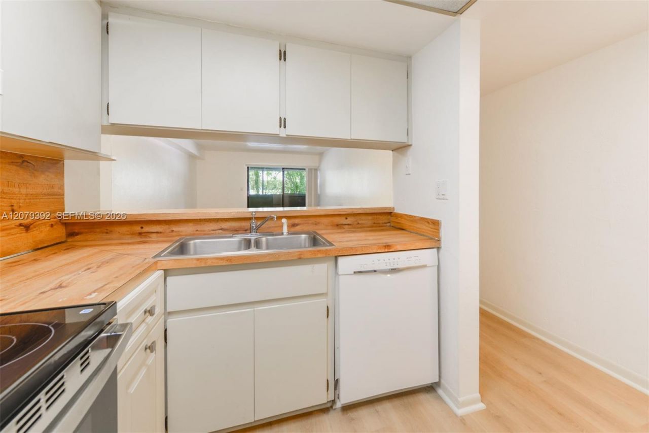 7420 SW 59th Ave, Unit D, South Miami, FL 33143 Photo