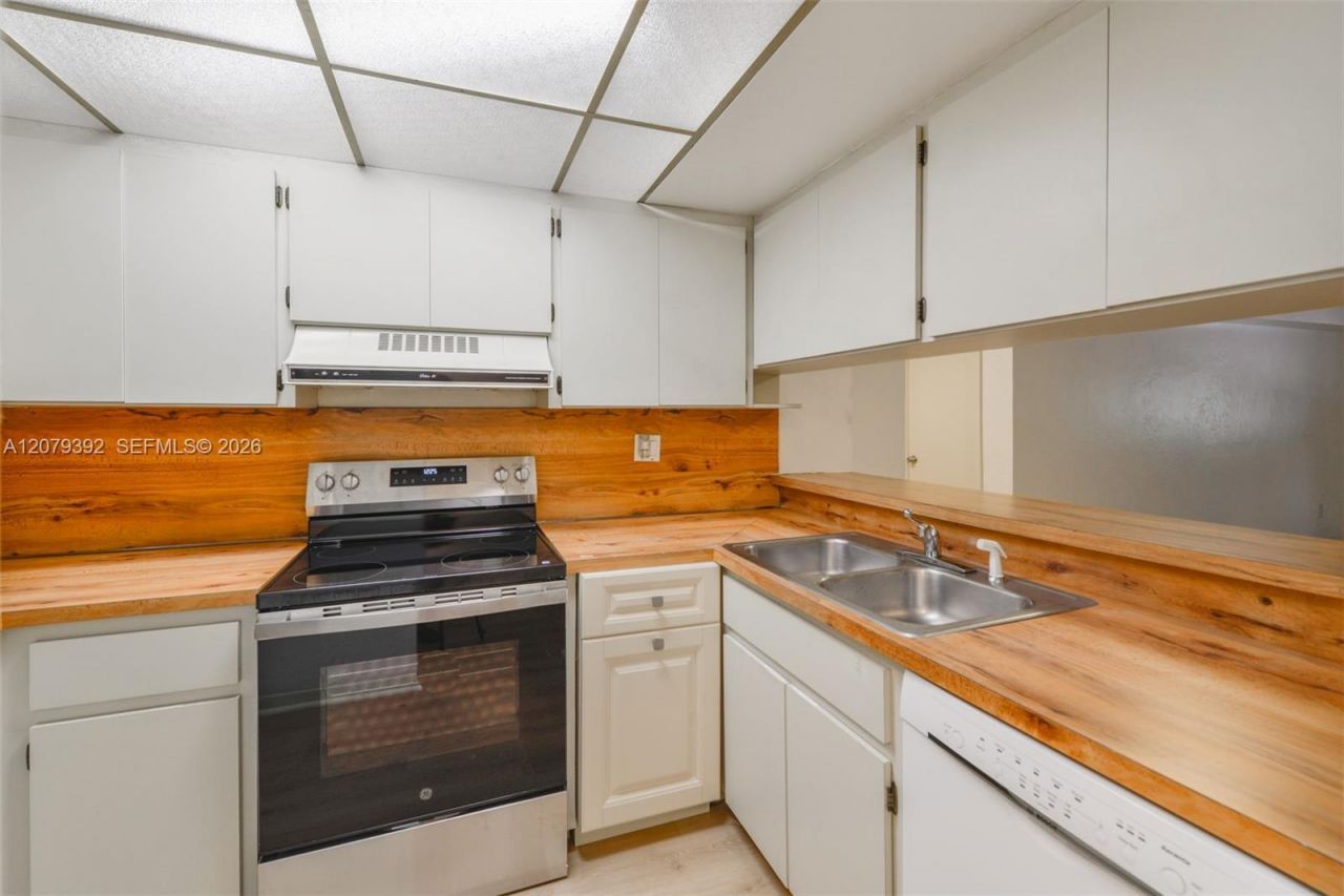 7420 SW 59th Ave, Unit D, South Miami, FL 33143 Photo