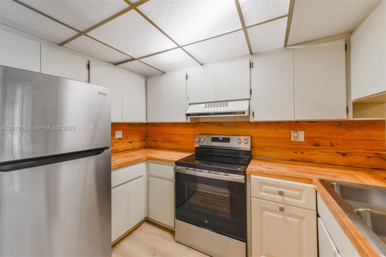 7420 SW 59th Ave, Unit D, South Miami, FL 33143 Photo