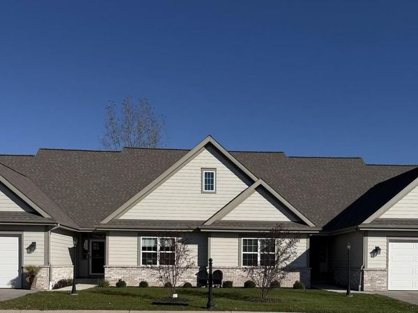 1797 Cedar Ridge DRIVE, Unit 215-2, Slinger, WI 53086