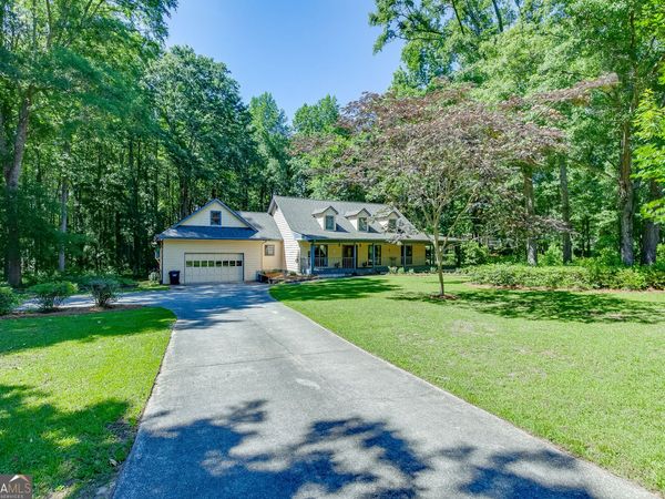 2720 Bay Ridge Drive, Loganville, GA 30052