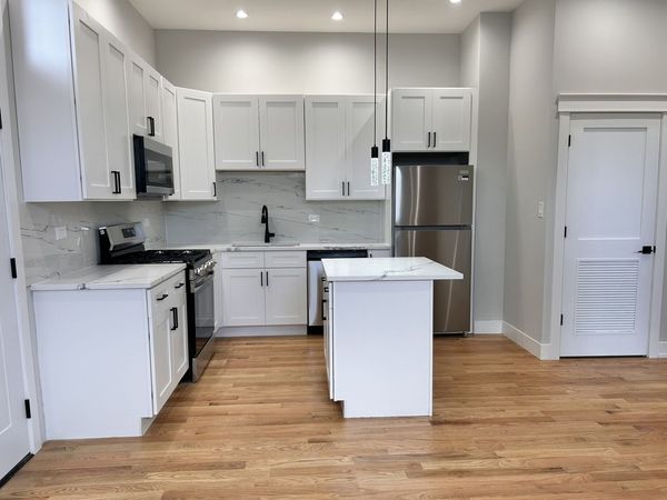 4119 W Montrose Avenue , Unit 1, Chicago, IL 60641