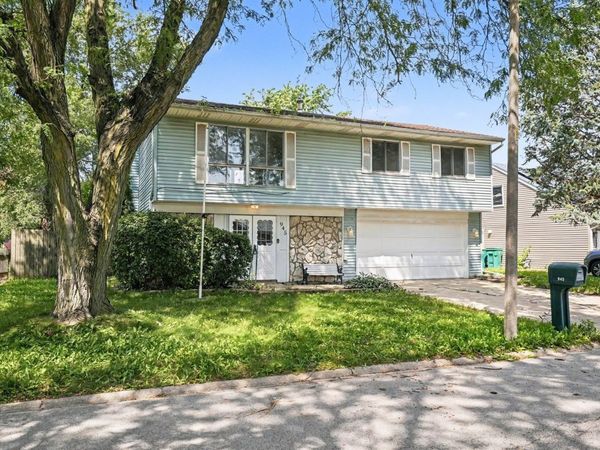 945 Surrey Court , Joliet, IL 60431