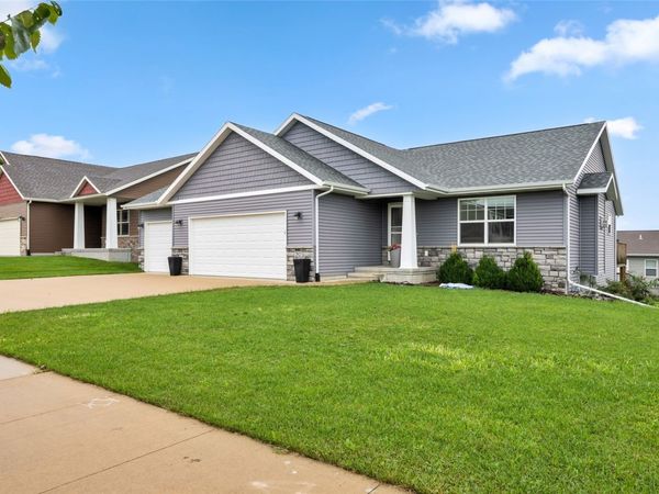 2923 James Parkway SW, Cedar Rapids, IA 50404