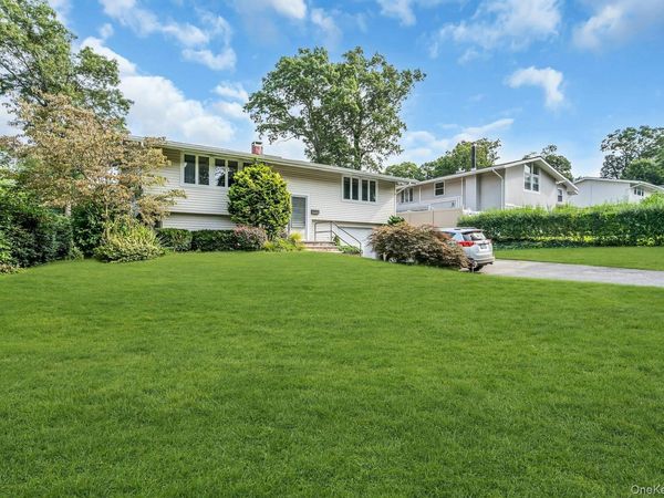 23 Redleaf Lane, Commack, NY 11725