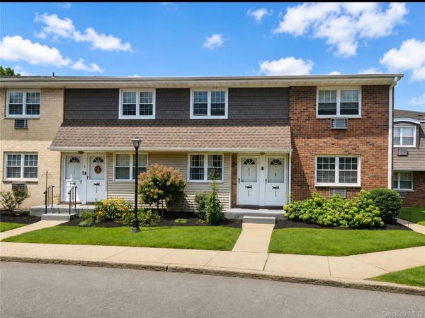 5218 Wilshire Lane, Unit 5218, Oakdale, NY 11769