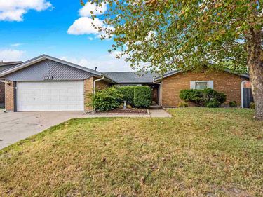 6903 SW Fenwick Ave, Lawton, OK 73505