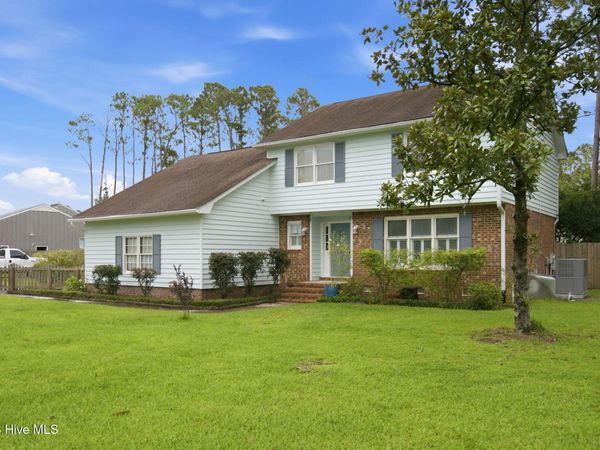 10017 N Olde Towne Wynd SE, Belville, NC 28451