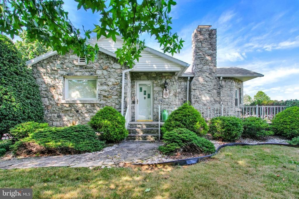 15055 BUCHANAN TRL E, BLUE RIDGE SUMMIT, PA 17214