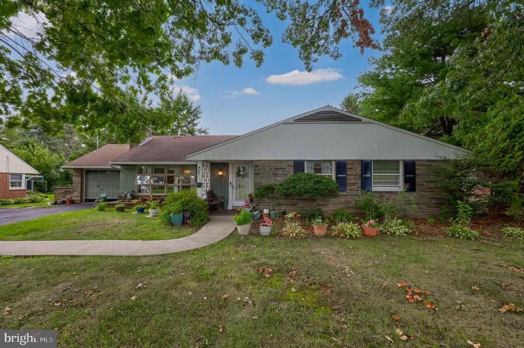 201 MURRY HILL DRIVE , LANCASTER, PA 17601