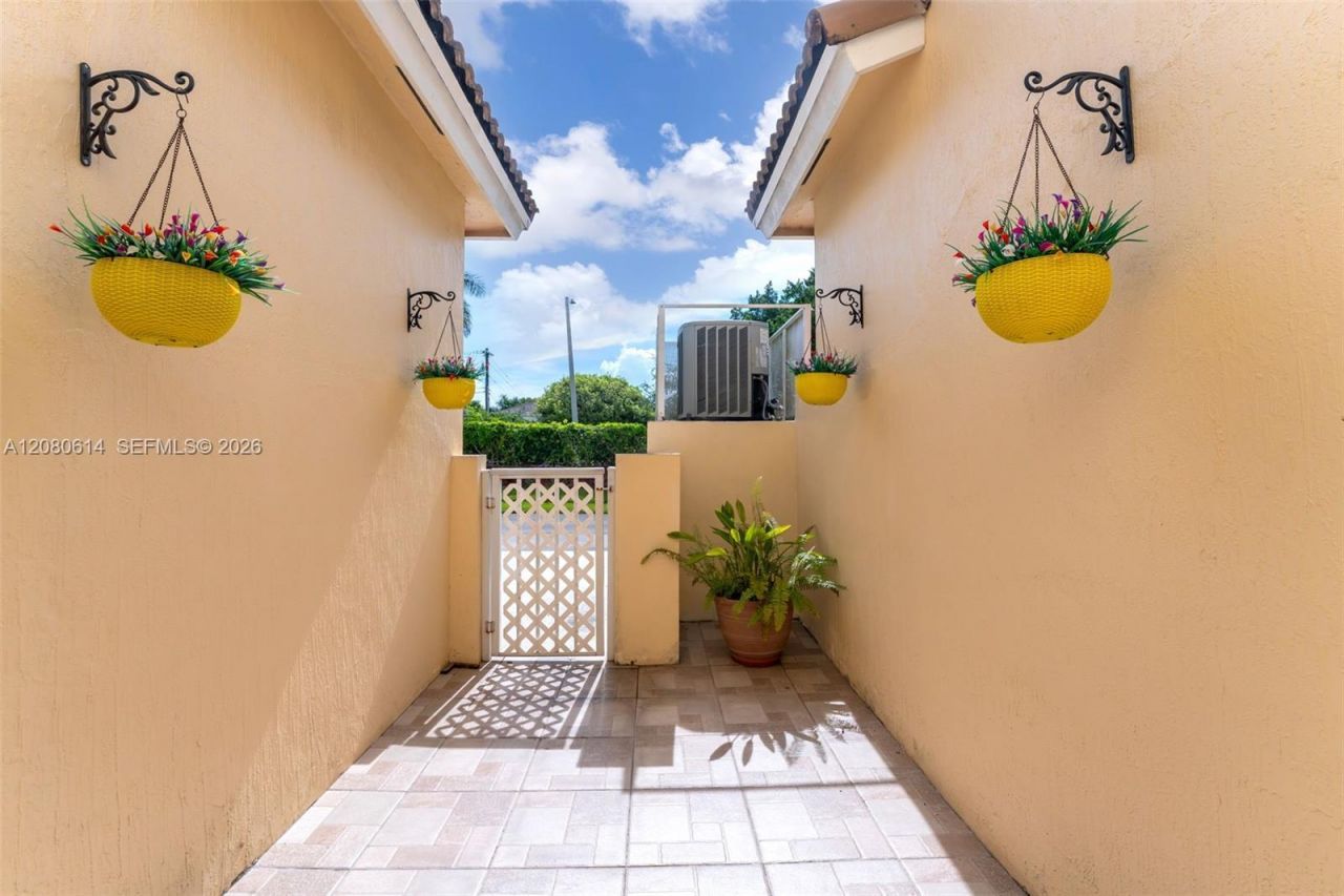 2324 SE 17th Ter, Homestead, FL 33035 Photo