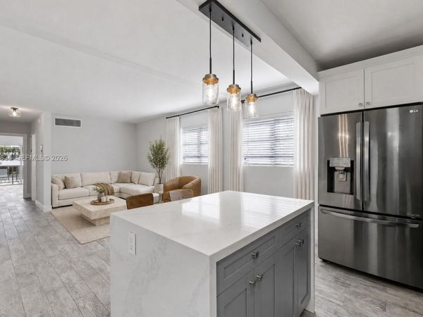 1340 Lincoln Rd, Unit 208, Miami Beach, FL 33139
