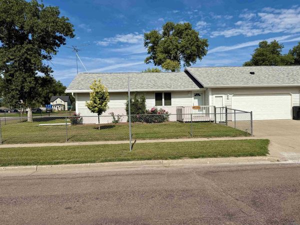 311 S Court St, Elk Point, SD 57025