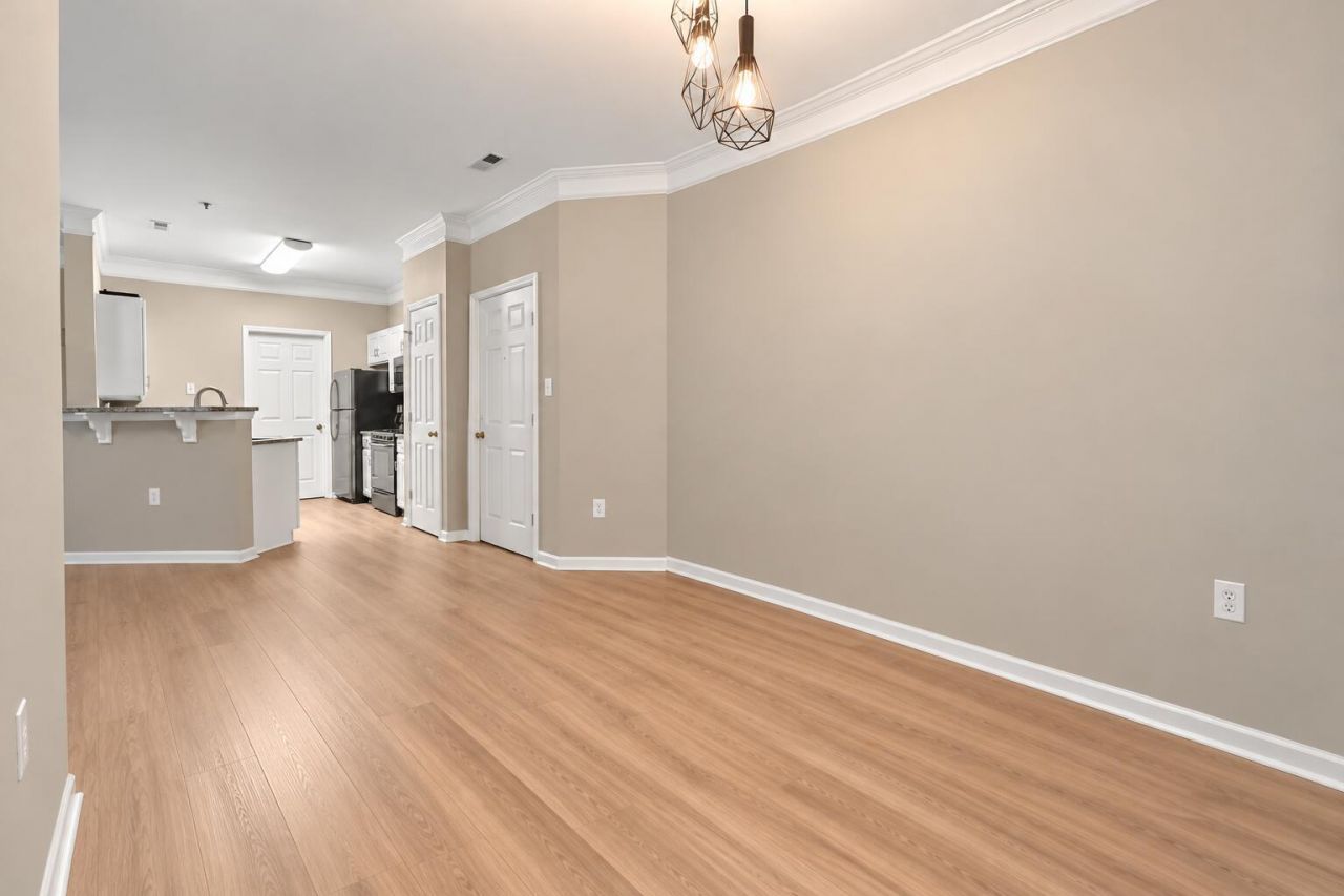 1445 Cambridge Lakes Drive Photo 11