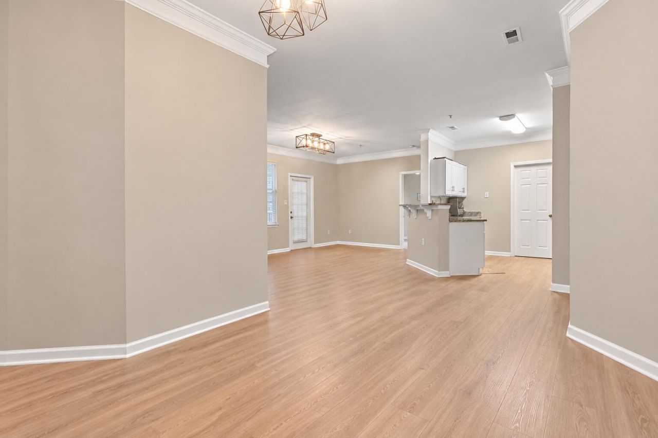 1445 Cambridge Lakes Drive Photo 4