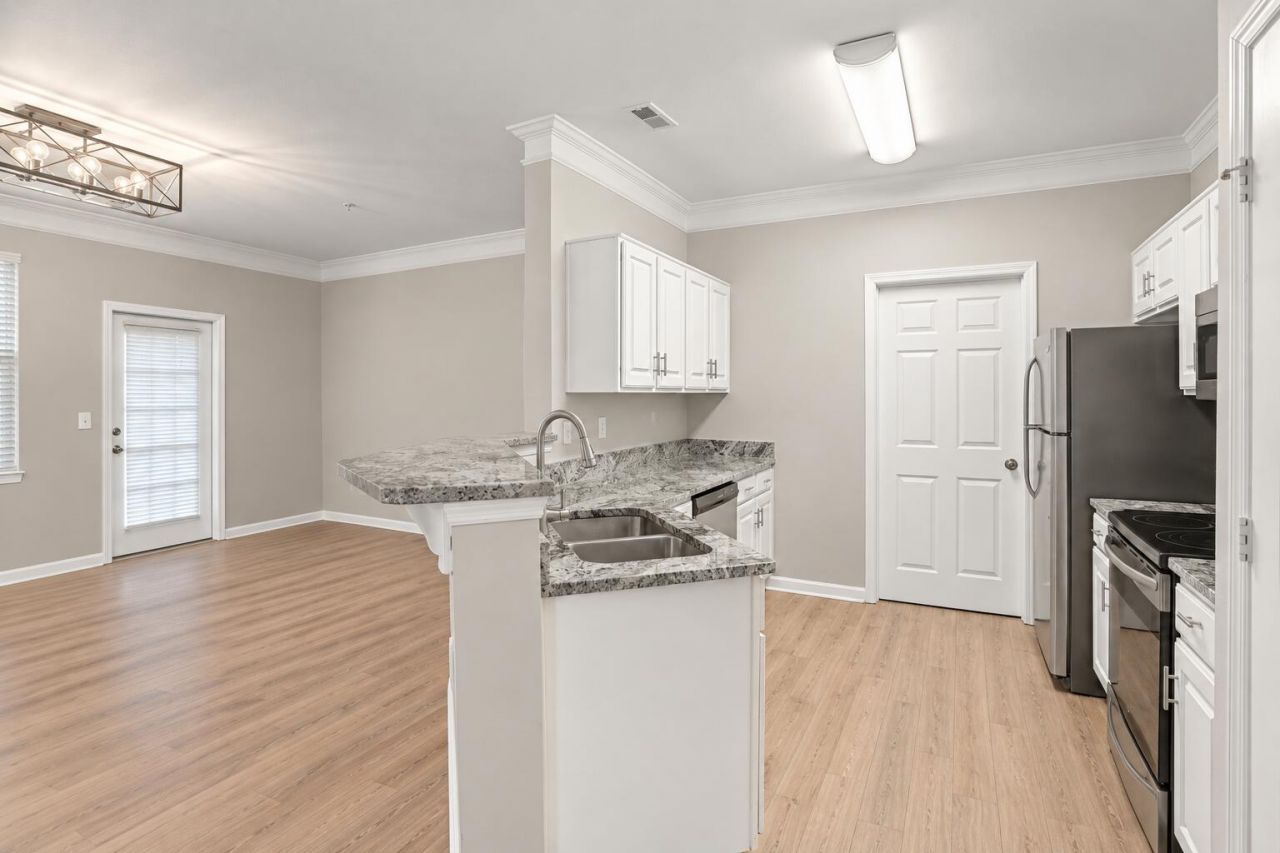 1445 Cambridge Lakes Drive Photo 6