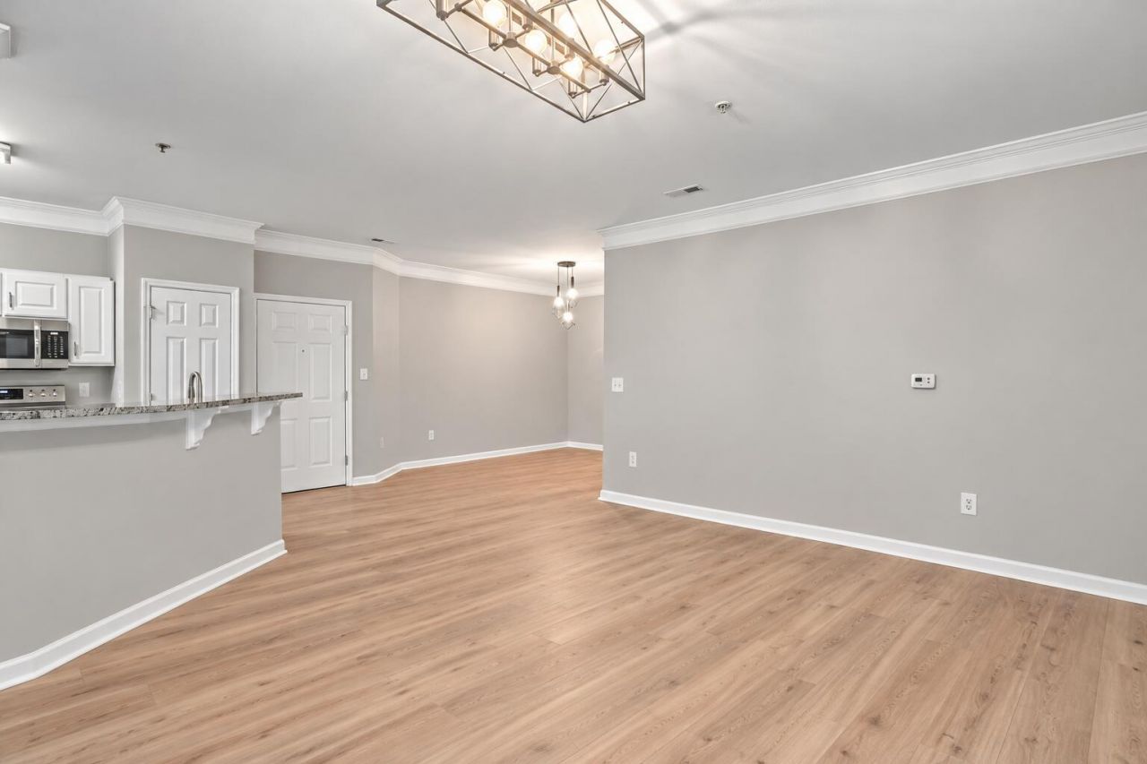 1445 Cambridge Lakes Drive Photo 8