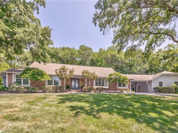 9853 Rosewood Drive, Overland Park, KS 66207