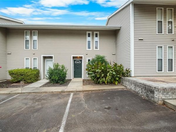 3705 Heathrow Drive , Winston-Salem, NC 27127
