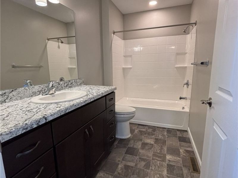 7725 Colgate Avenue, Cleveland, OH 44102 Photo 15